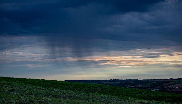  Tempestades retornam ao Paraná no fim de semana e amplitude térmica fica mais aparente 